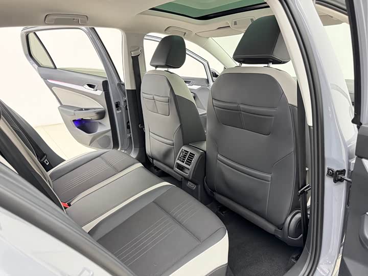 Фото 10 - Volkswagen Golf