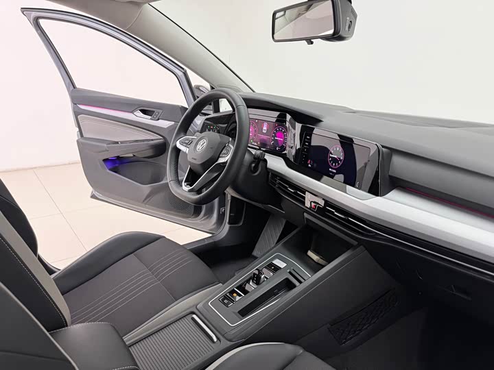 Фото 14 - Volkswagen Golf