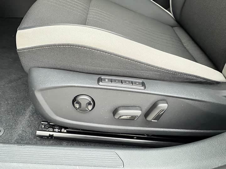 Фото 15 - Volkswagen Golf