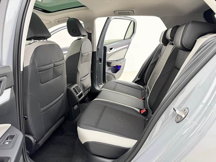 Фото 17 - Volkswagen Golf