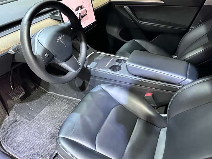 Фото 4 - Tesla Model Y