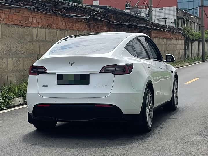 Фото 6 - Tesla Model Y