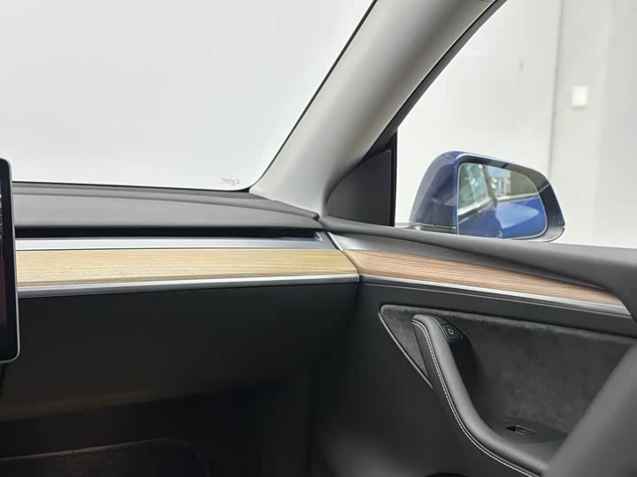 Фото 25 - Tesla Model Y