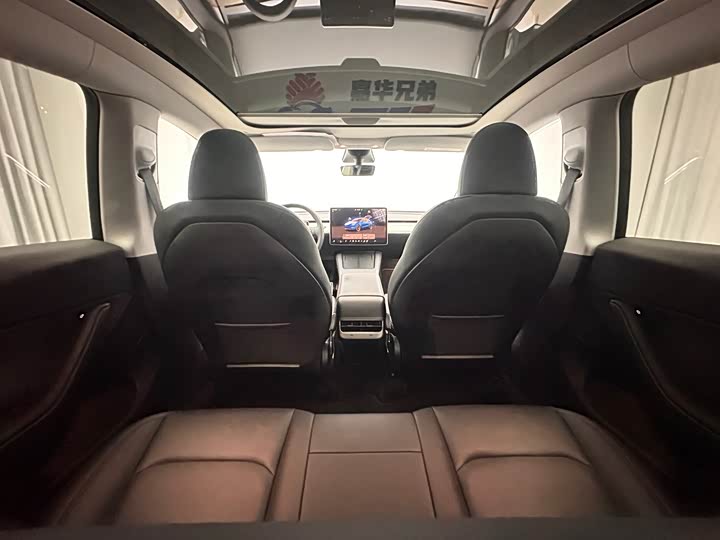 Фото 34 - Tesla Model Y