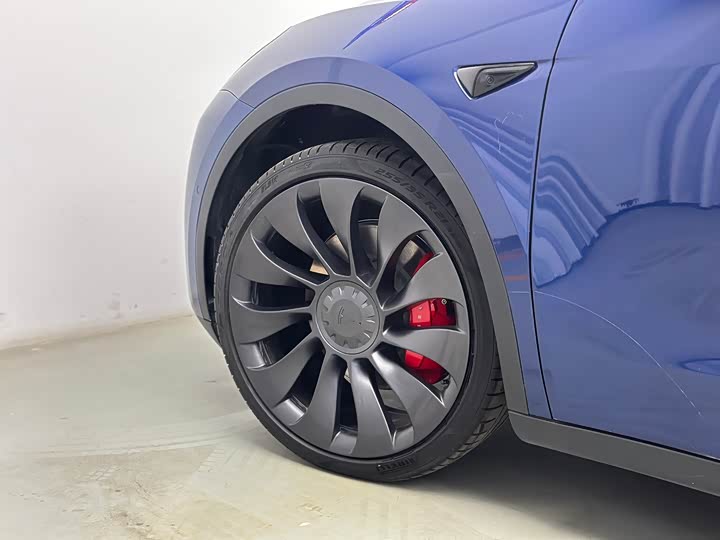 Фото 37 - Tesla Model Y