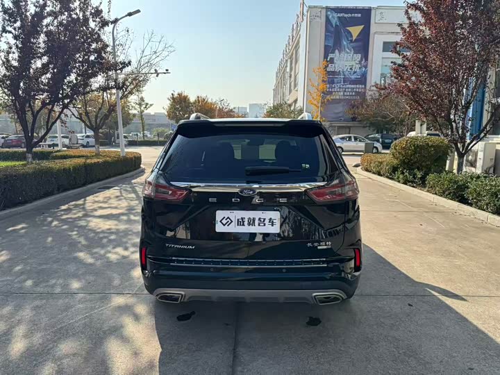 Фото 10 - Ford Edge