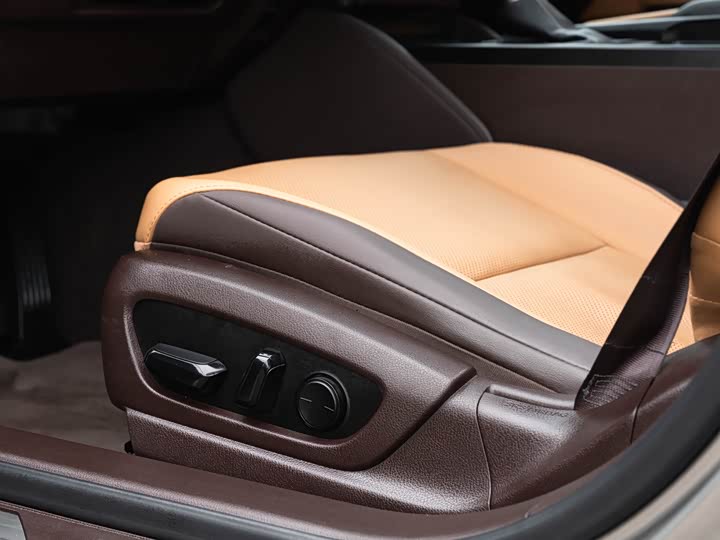 Фото 19 - Lexus ES