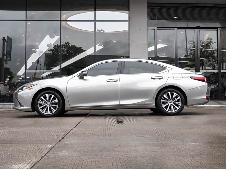 Фото 4 - Lexus ES