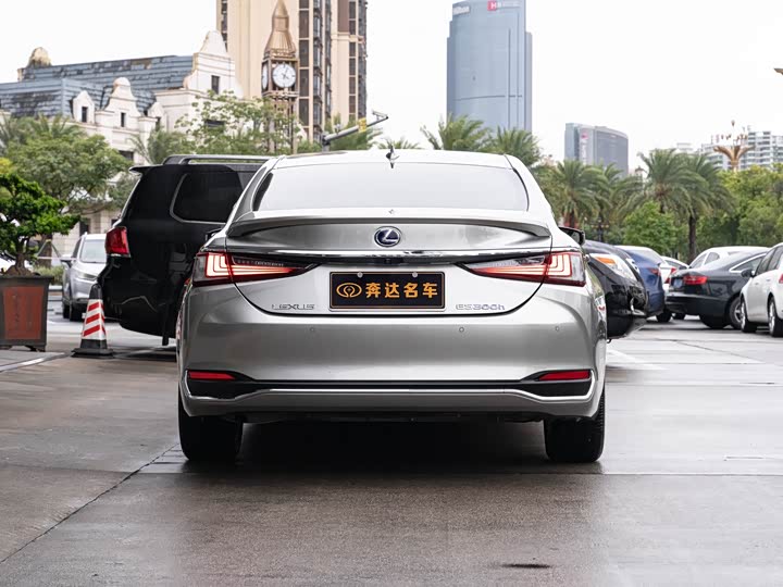 Фото 5 - Lexus ES