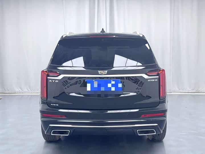 Фото 10 - Cadillac XT6