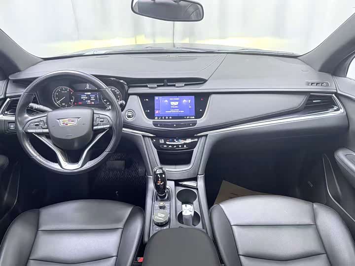 Фото 6 - Cadillac XT6