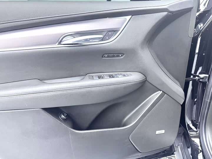 Фото 7 - Cadillac XT6