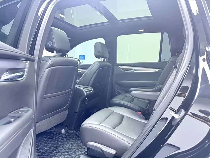 Фото 8 - Cadillac XT6