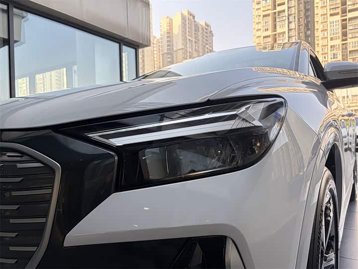 Фото 12 - Audi Q4 e-tron