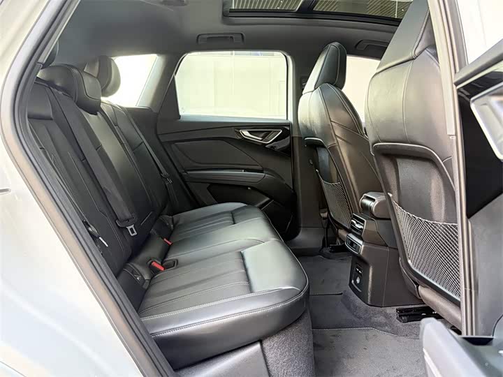 Фото 7 - Audi Q4 e-tron