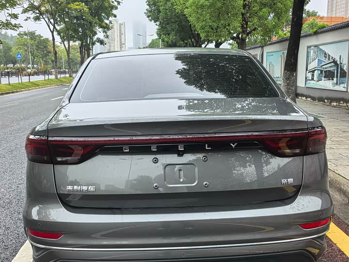 Фото 8 - Geely Emgrand