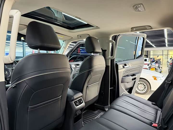 Фото 6 - Tank 300