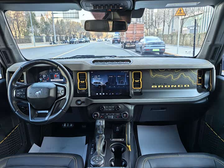 Фото 13 - Ford Bronco