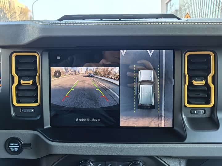 Фото 6 - Ford Bronco