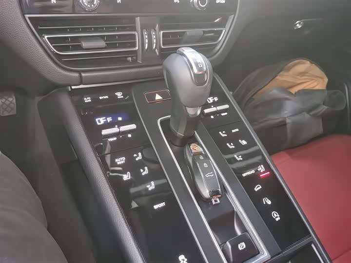 Фото 14 - Porsche Macan