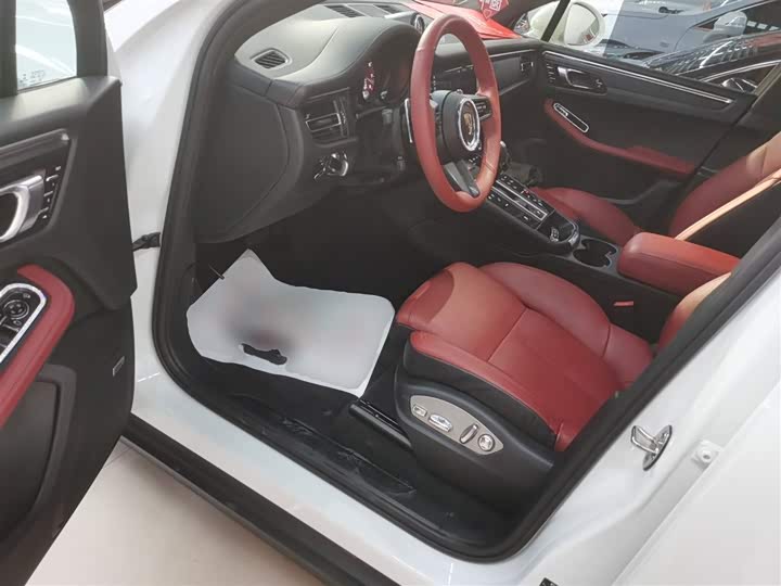 Фото 16 - Porsche Macan