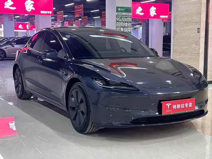 Фото 3 - Tesla Model 3