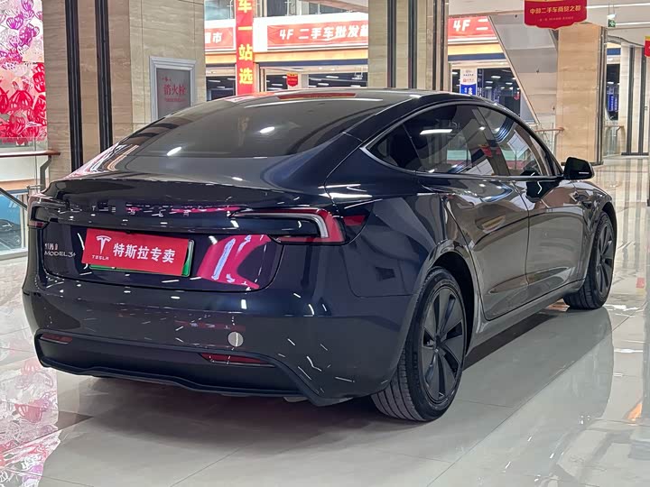 Фото 9 - Tesla Model 3