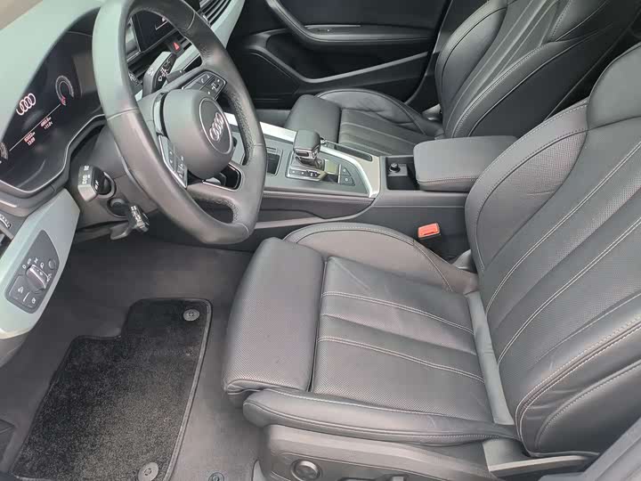 Фото 10 - Audi A4L