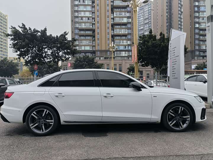 Фото 3 - Audi A4L