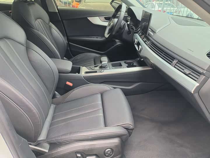 Фото 5 - Audi A4L