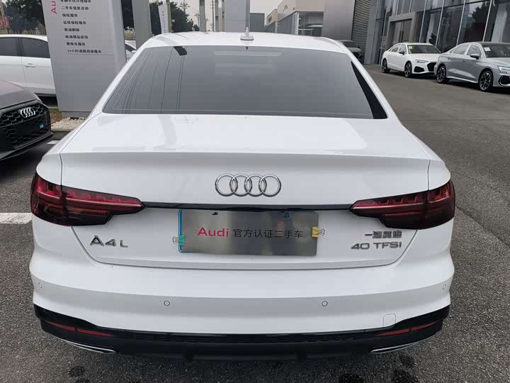 Фото 8 - Audi A4L