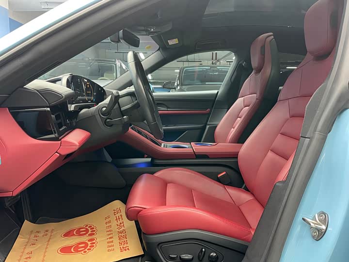 Фото 10 - Porsche Taycan