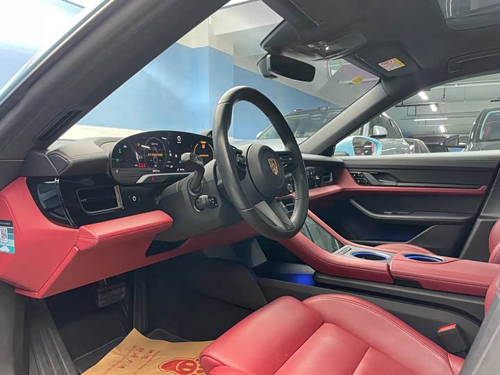 Фото 11 - Porsche Taycan