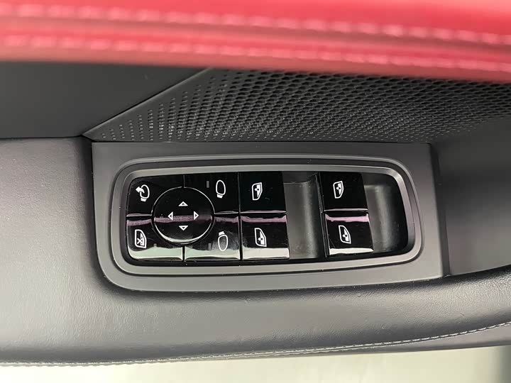 Фото 12 - Porsche Taycan