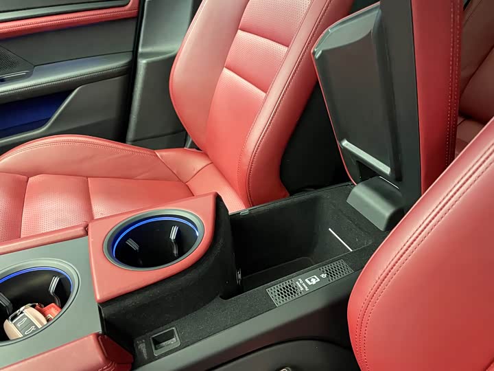 Фото 13 - Porsche Taycan