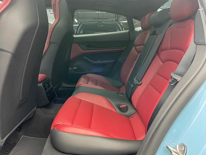 Фото 16 - Porsche Taycan