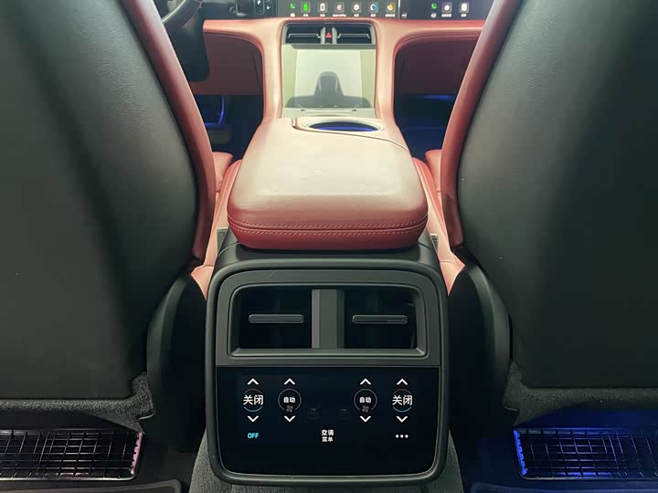 Фото 17 - Porsche Taycan