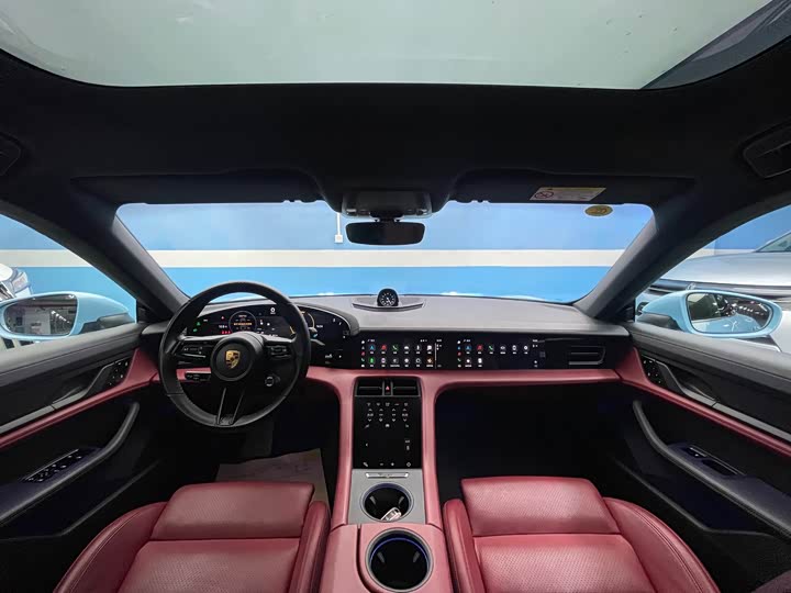Фото 18 - Porsche Taycan