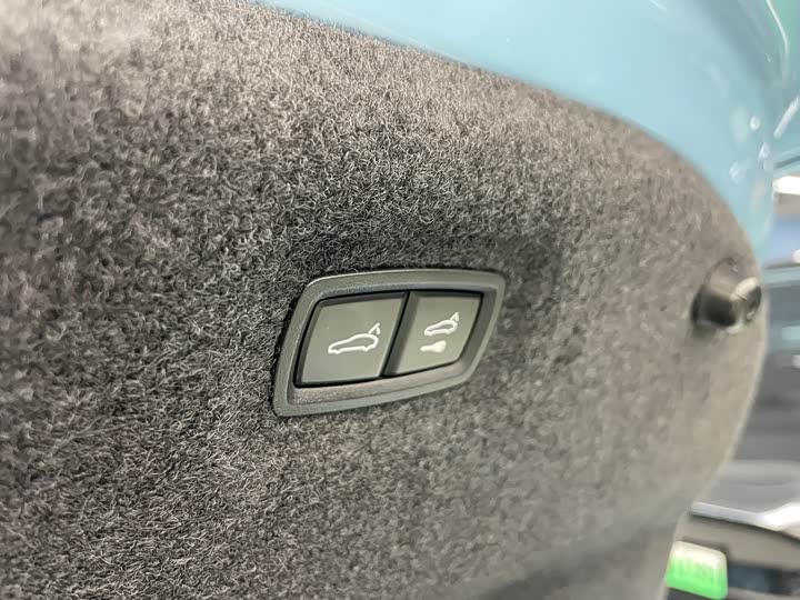 Фото 23 - Porsche Taycan