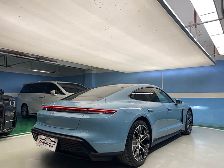 Фото 6 - Porsche Taycan