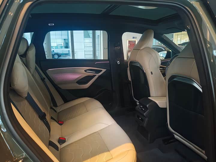 Фото 11 - Audi Q6L e-tron