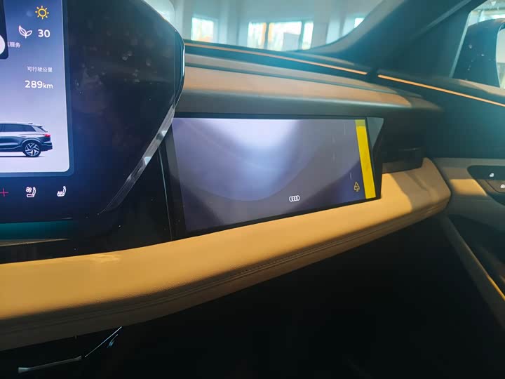 Фото 15 - Audi Q6L e-tron