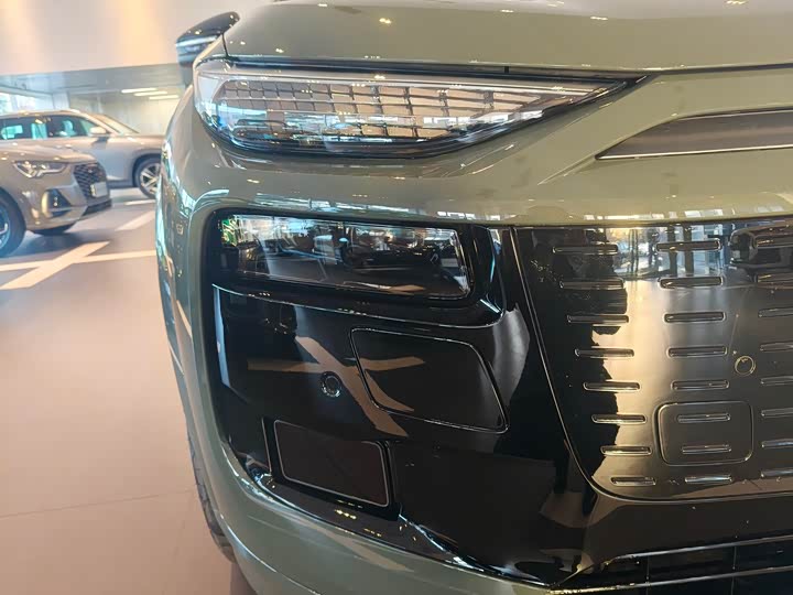 Фото 18 - Audi Q6L e-tron