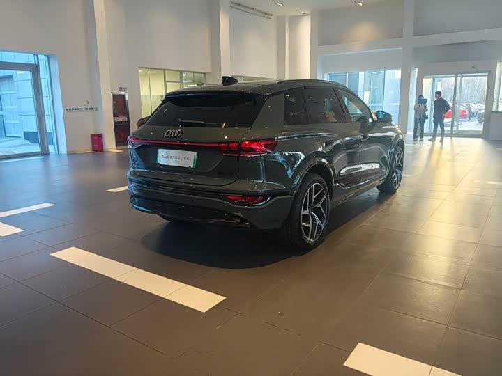 Фото 8 - Audi Q6L e-tron
