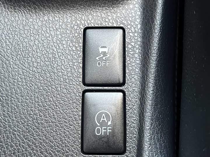 Фото 17 - Toyota Yaris L Hatchback