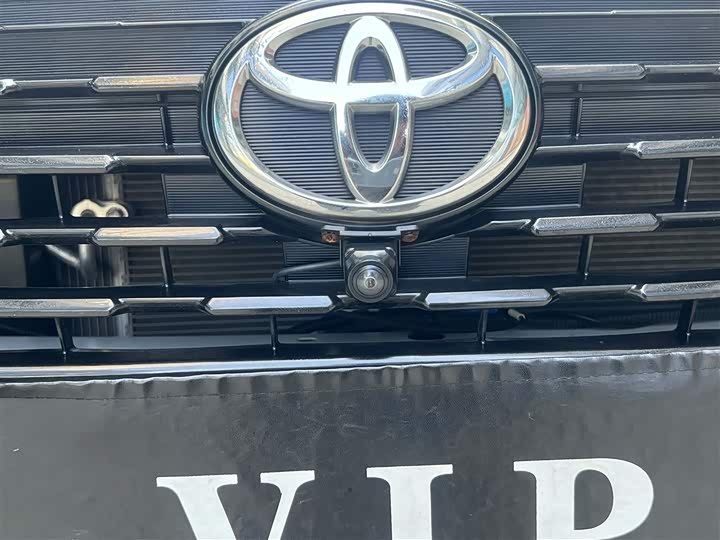 Фото 27 - Toyota Yaris L Hatchback