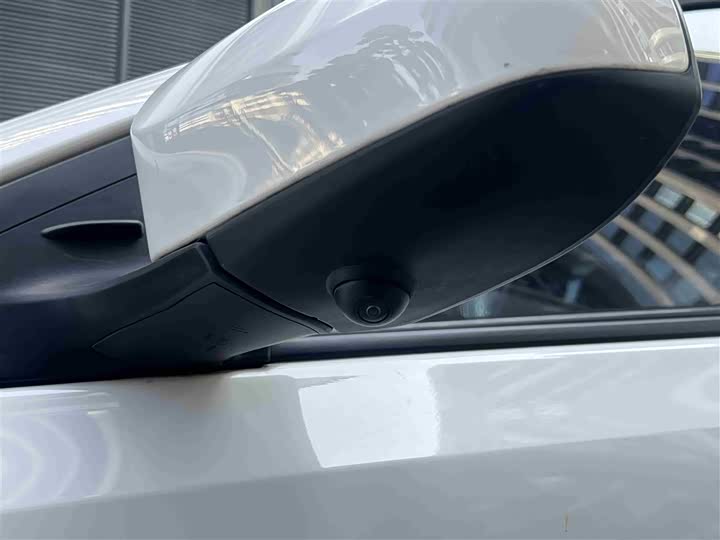 Фото 28 - Toyota Yaris L Hatchback