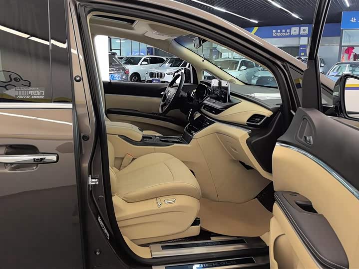 Фото 8 - Buick GL8 ES