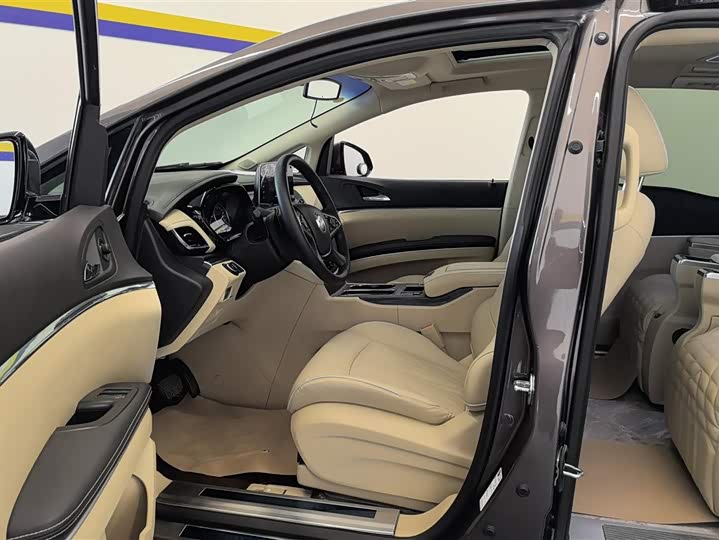 Фото 9 - Buick GL8 ES