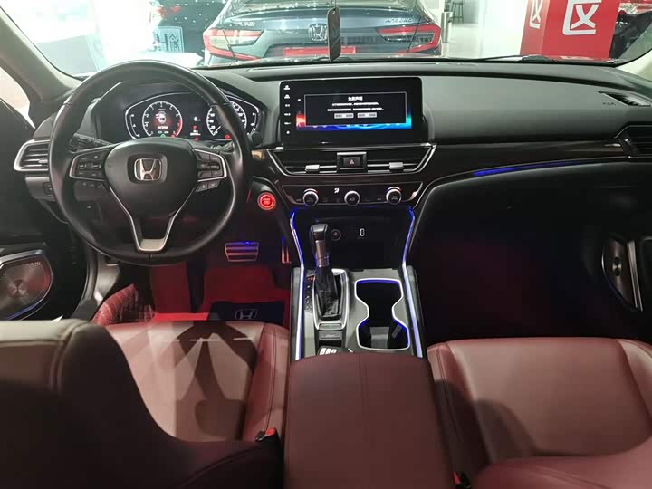 Фото 10 - Honda Accord